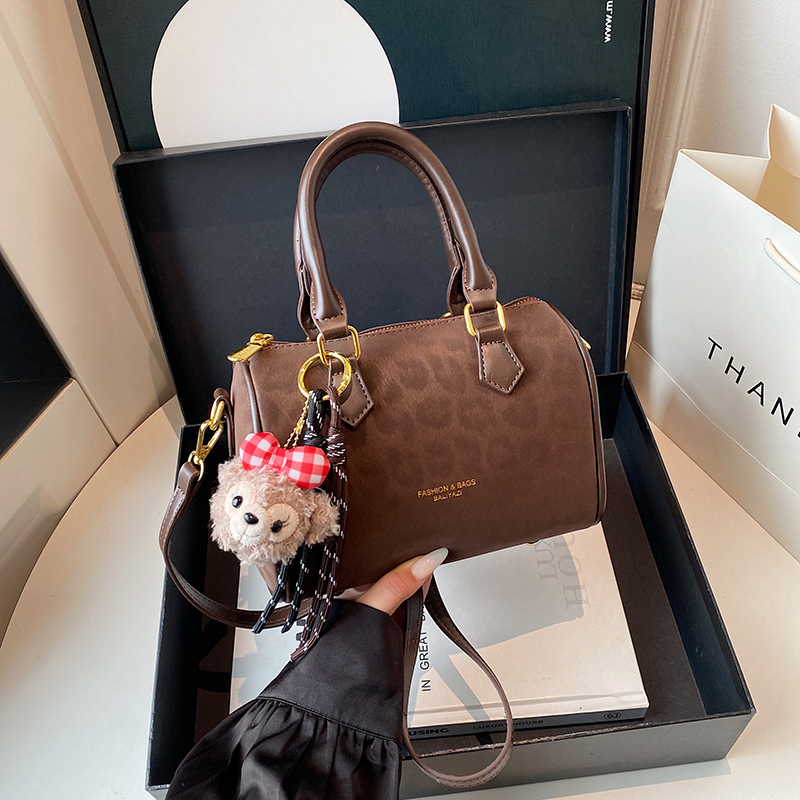 新款时尚百搭潮流女包单肩斜挎包6215咖色