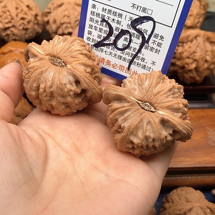 吊坠桃核白狮子头48