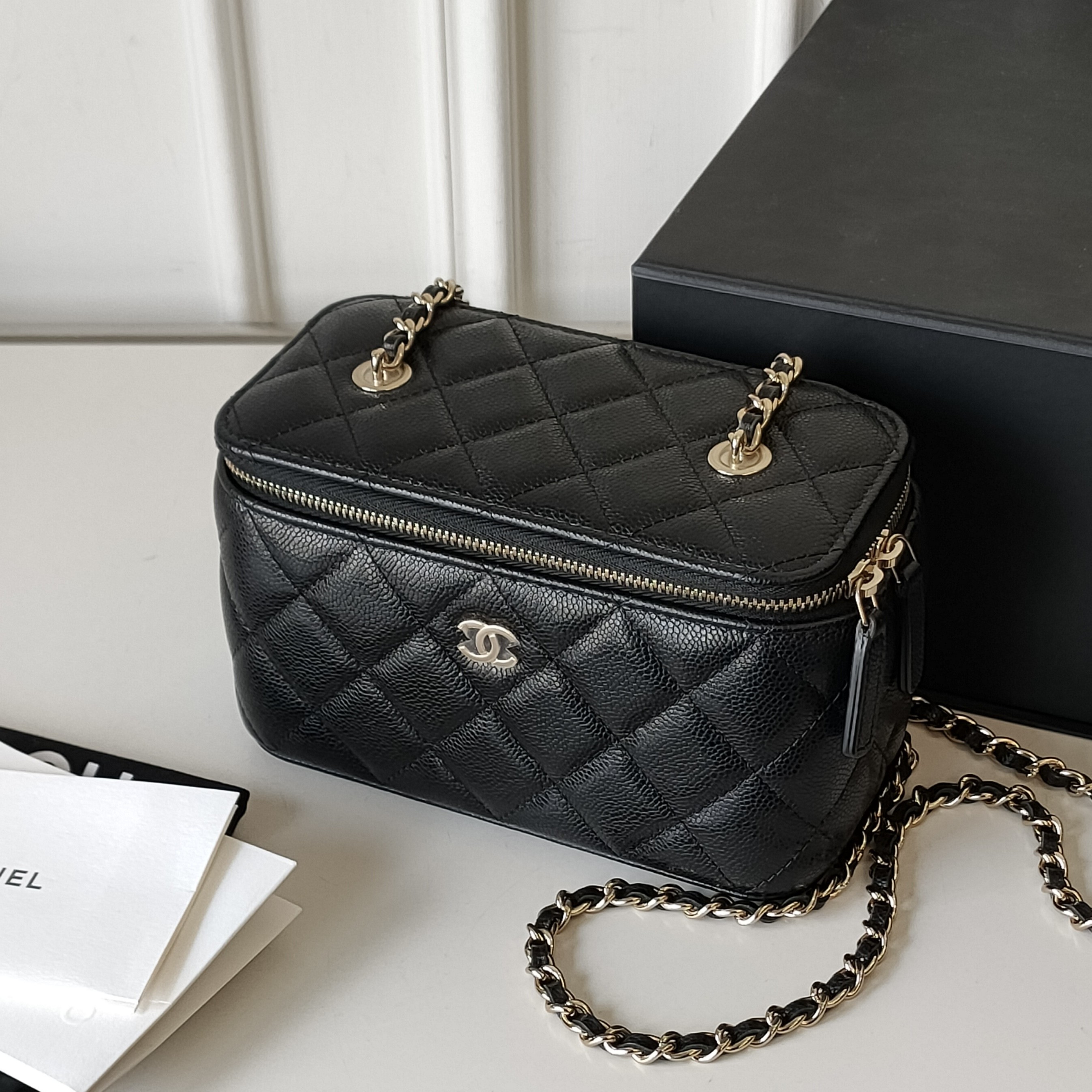 99新 Chanel/香奈儿 24S黑金荔枝牛皮化妆长盒斜挎包49521