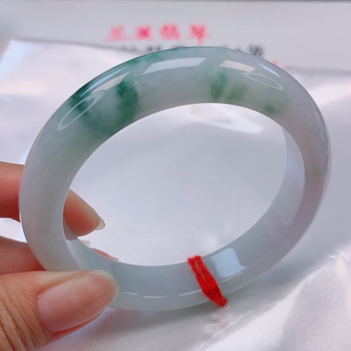 翡翠手镯未镶嵌舍*得56圈