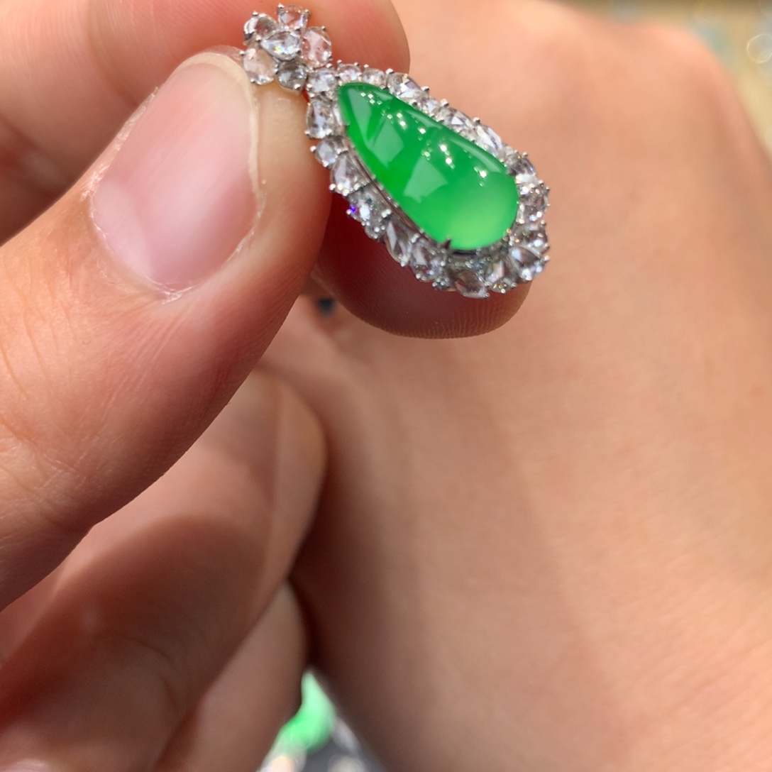 翡翠吊坠(不含链)18K金镶嵌绿福豆