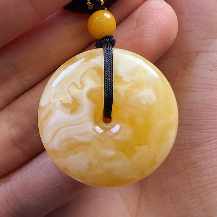 未镶嵌蜜蜡颈饰蜜蜡