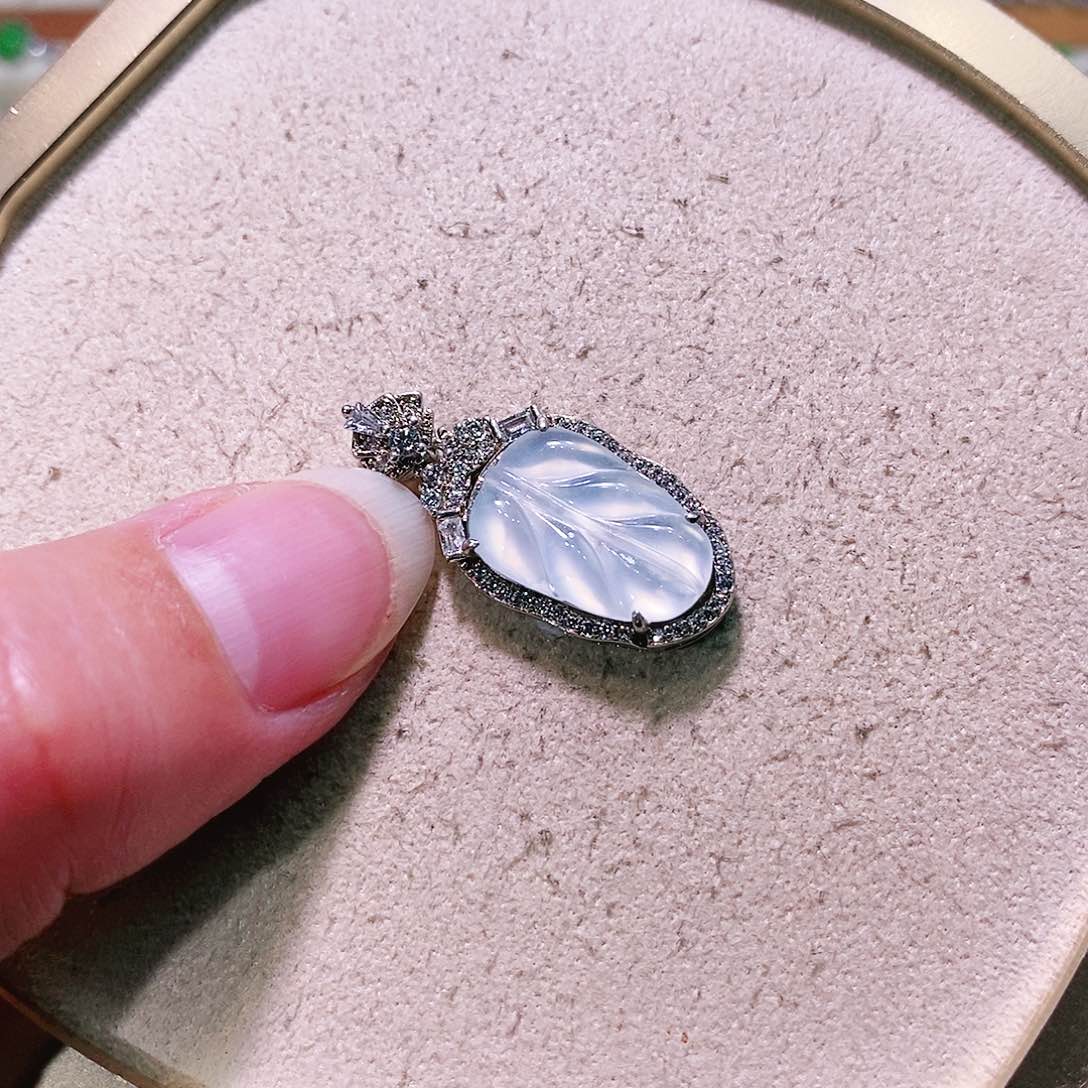 【闪购商品】翡翠挂件未镶嵌裸石