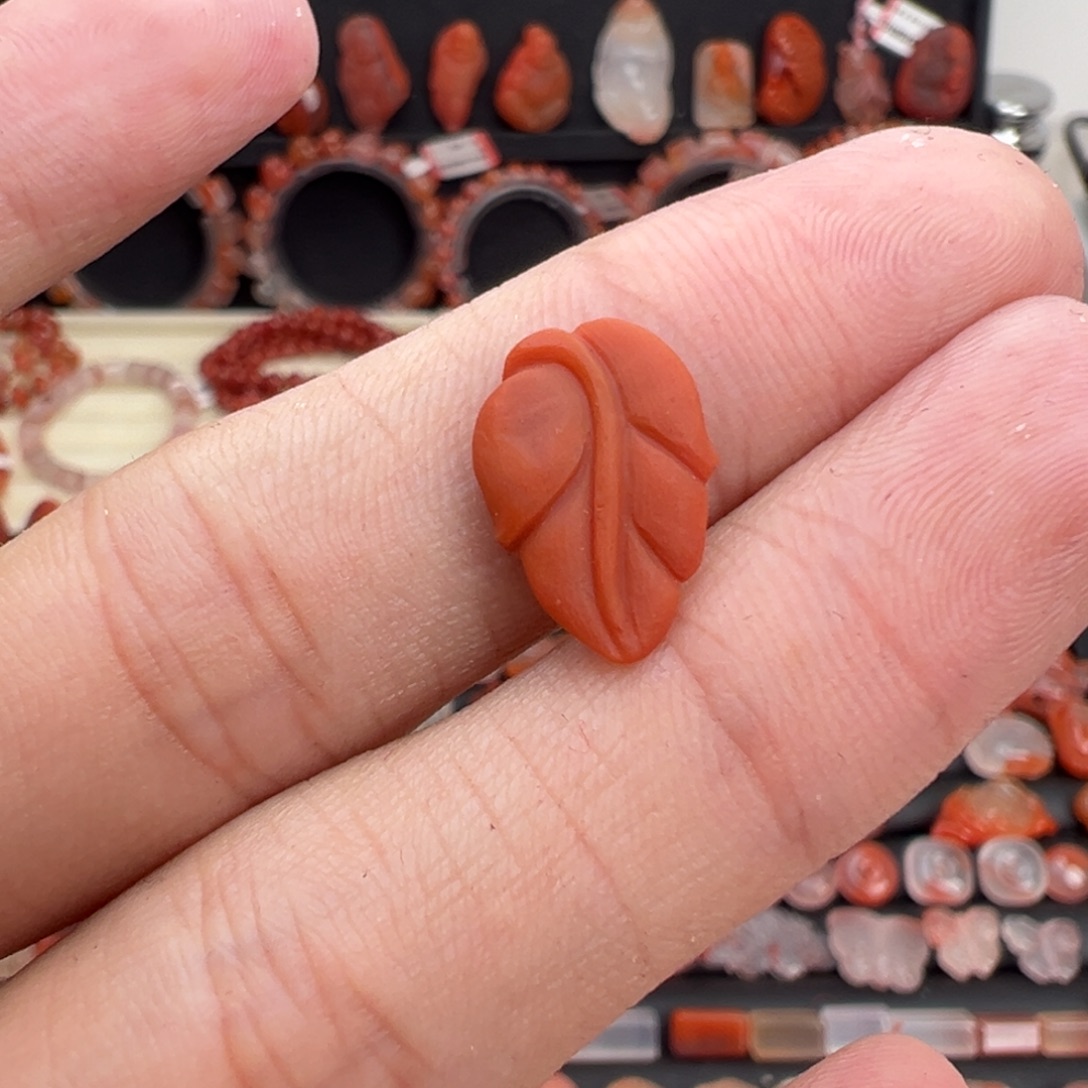 南红玛瑙未镶嵌颈饰叶子