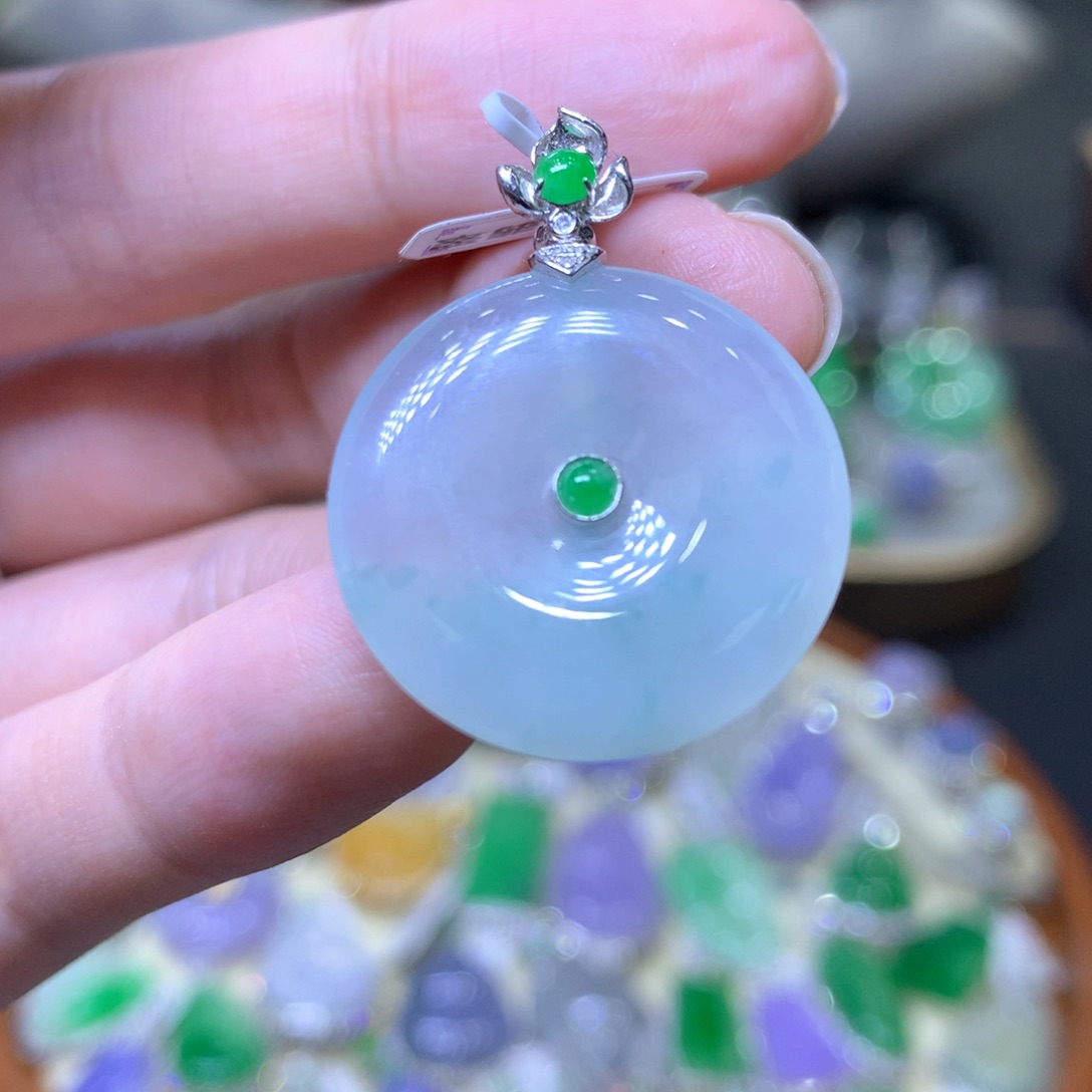 【闪购商品】翡翠颈饰18K金镶嵌翡翠吊坠项链