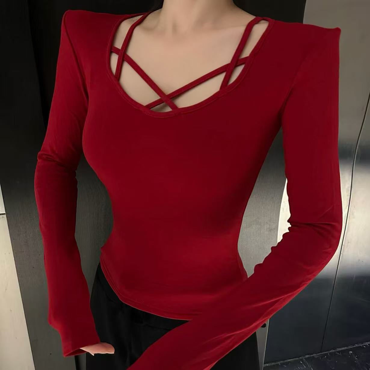 纯欲性感交叉绳子心机修身上衣女磨毛加厚秋冬长袖内搭T恤打底衫