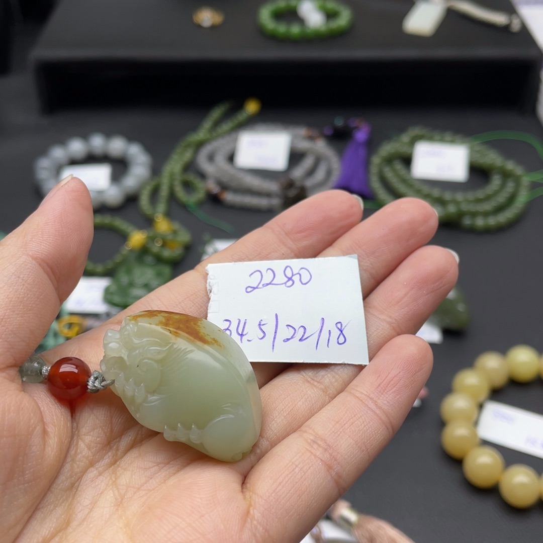 和田玉颈饰未镶嵌