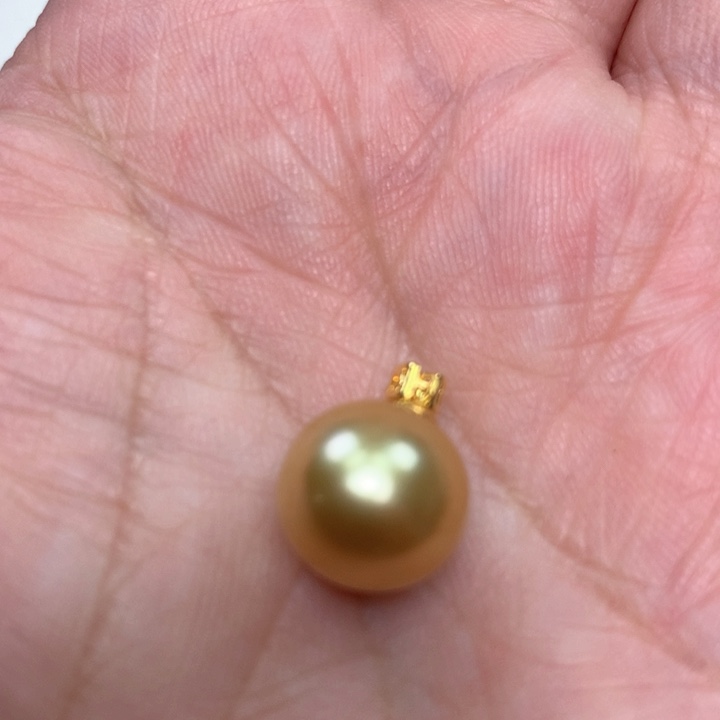 颈饰18K金镶嵌海水珍珠