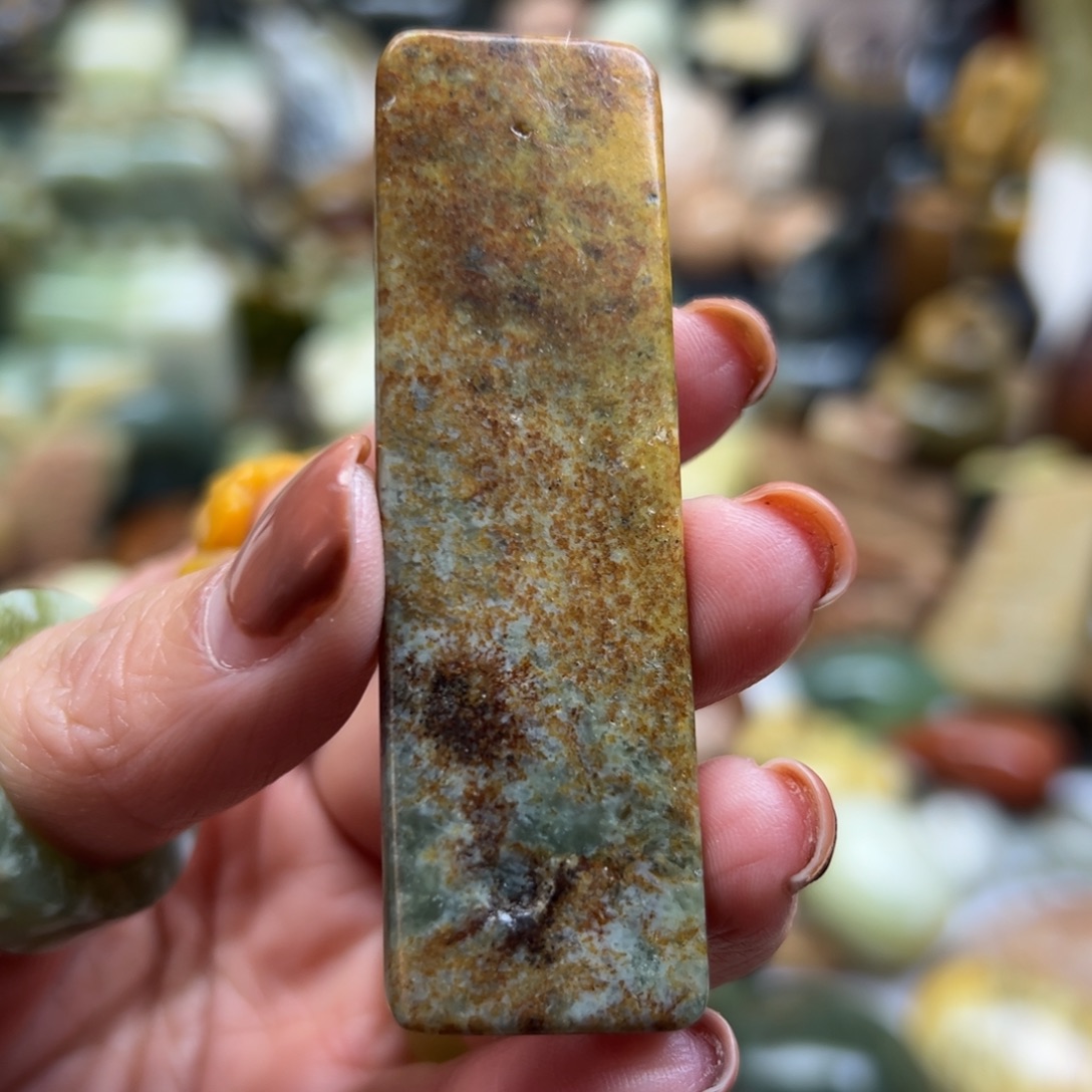 岫岩河磨玉（透闪石质玉）未镶嵌颈饰河磨玉牌牌