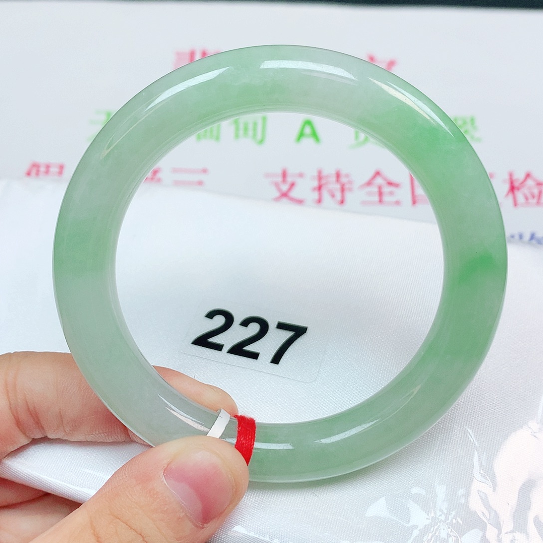 翡翠手镯未镶嵌55圈果绿圆条翡翠手镯