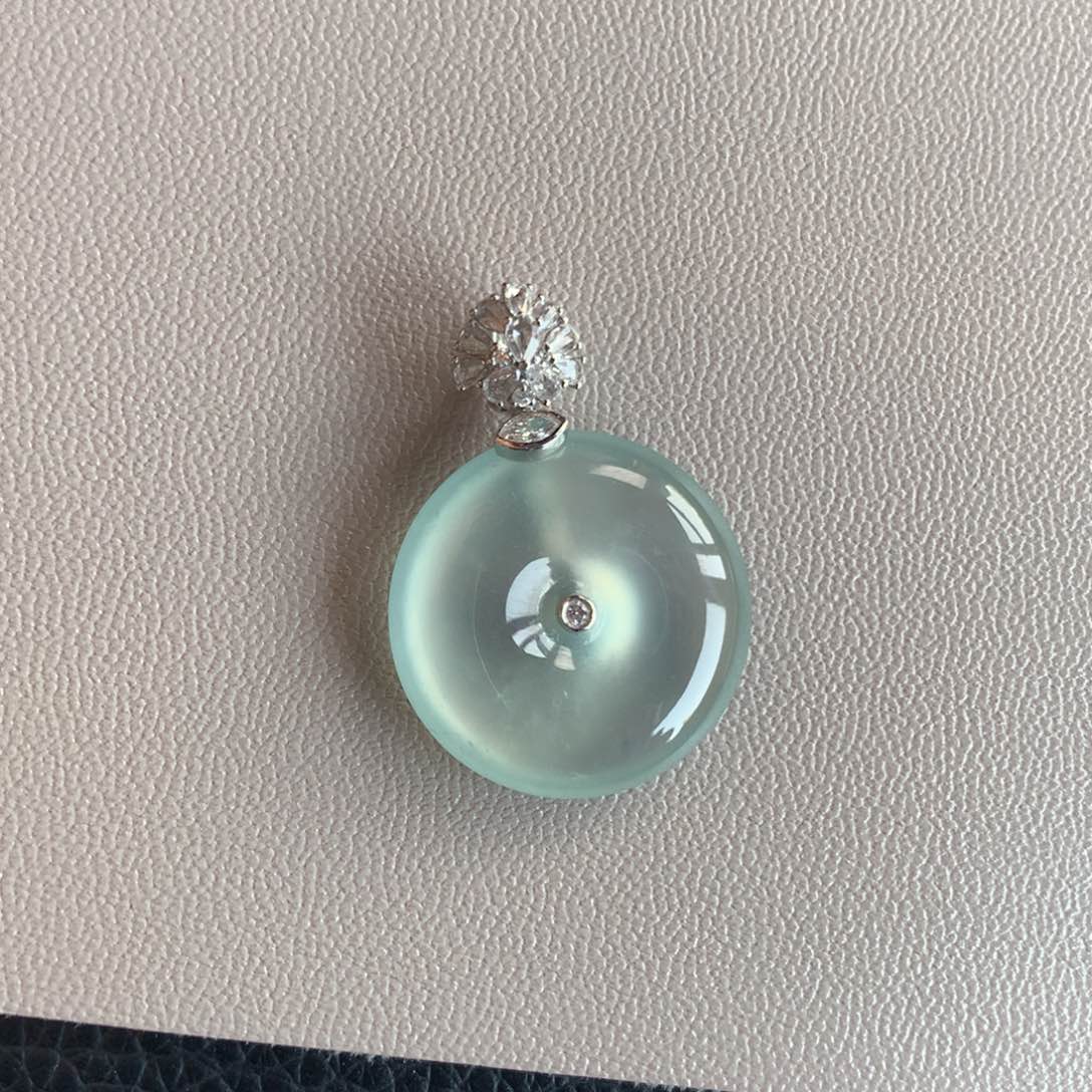 翡翠颈饰18K金镶嵌天然翡翠