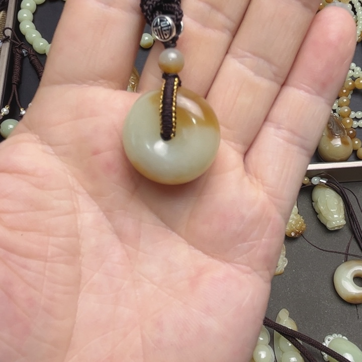 岫岩老玉（透闪石质玉）颈饰未镶嵌上**水