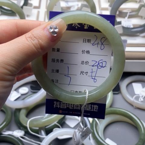 和田玉手镯未镶嵌蓉****?