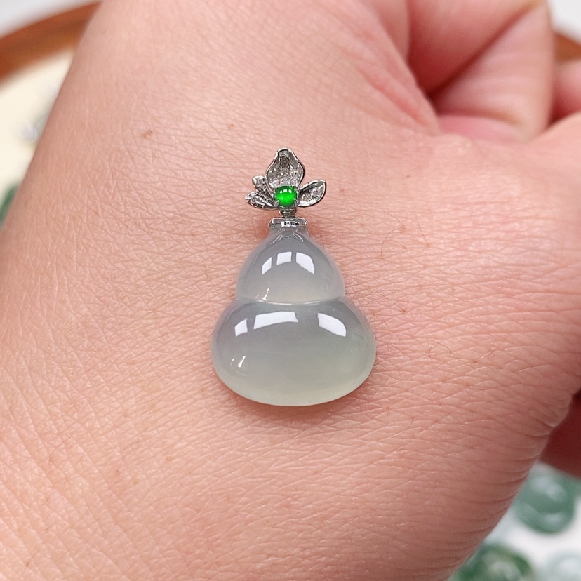 【闪购商品】翡翠吊坠(不含链)18K金镶嵌