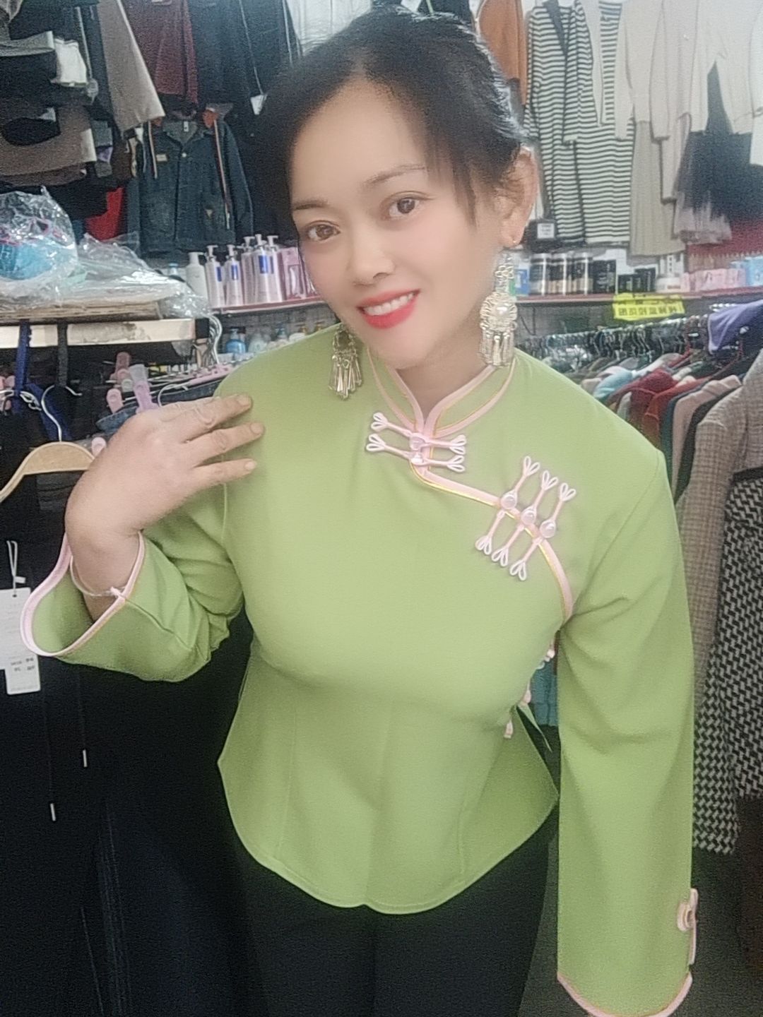 醉美广西，少数民族壮族简约版布衣