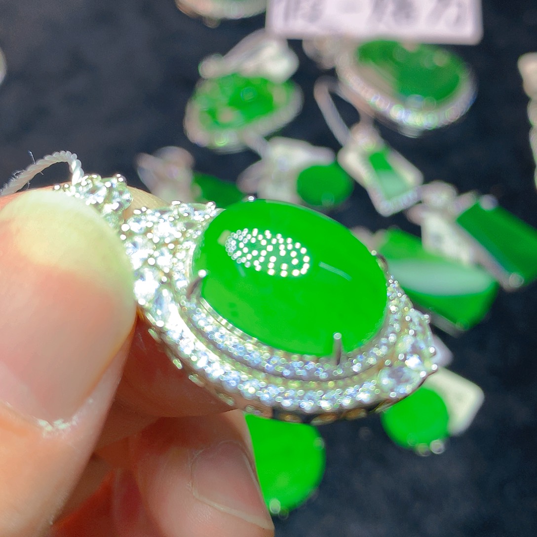 颈饰银S925镶嵌翡翠