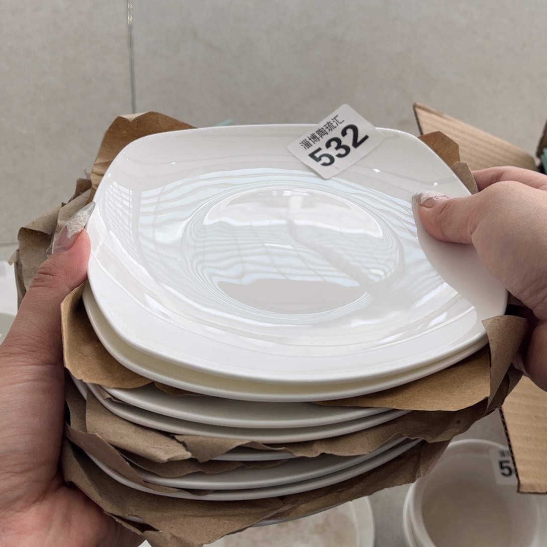 瓷片532八个，全场微瑕介意慎拍