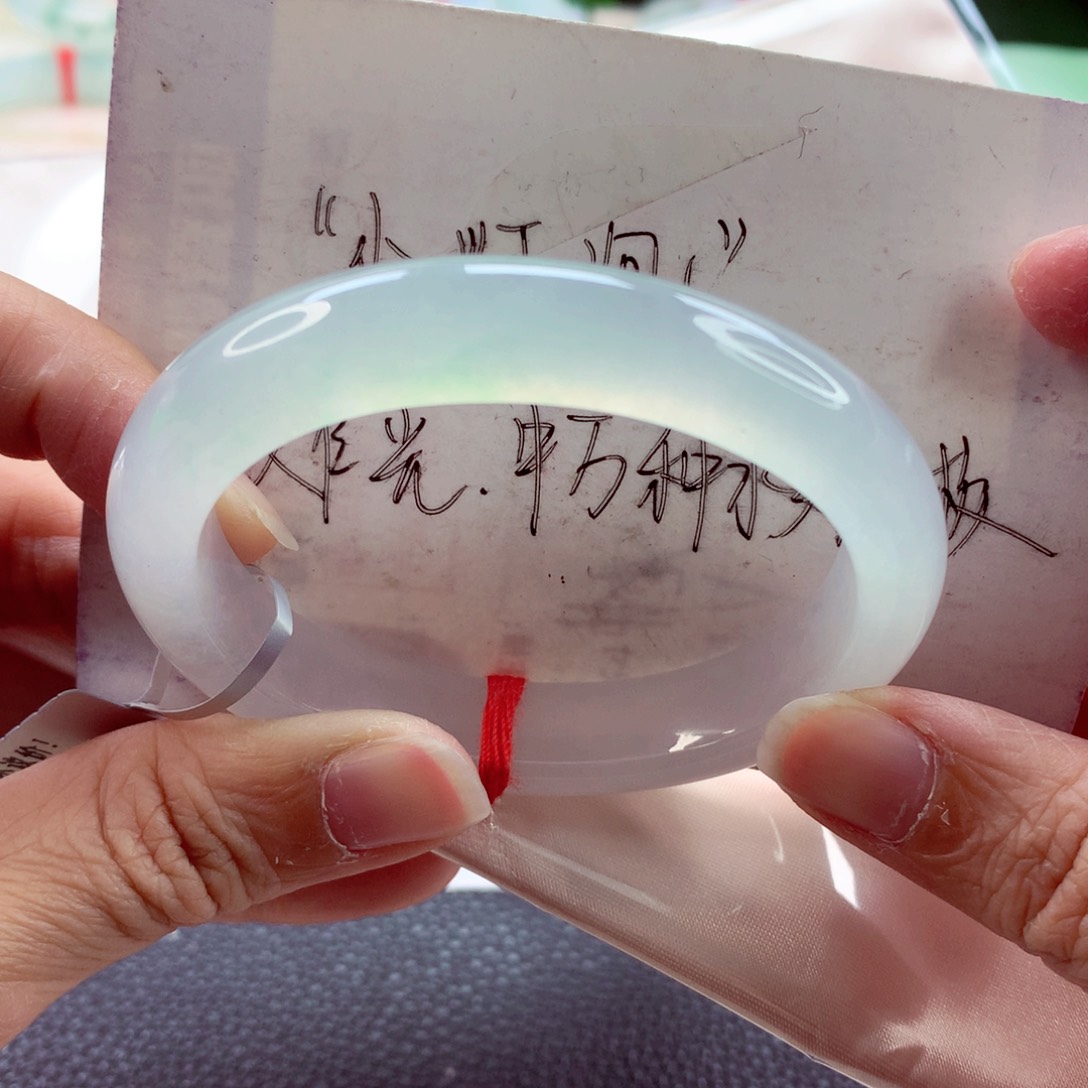 翡翠手镯（贵妃镯）未镶嵌灯泡A