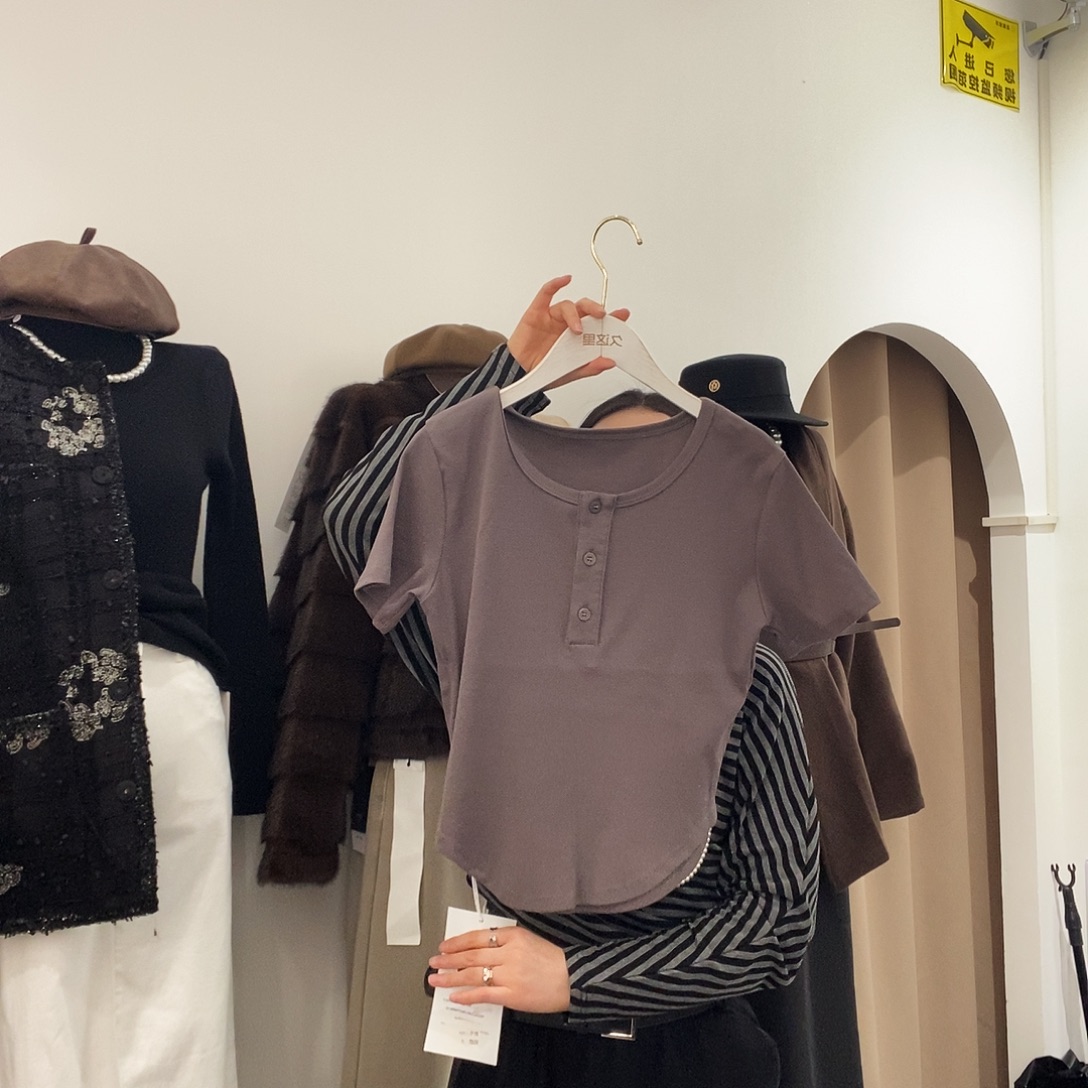 灰色螺纹带扣小衫