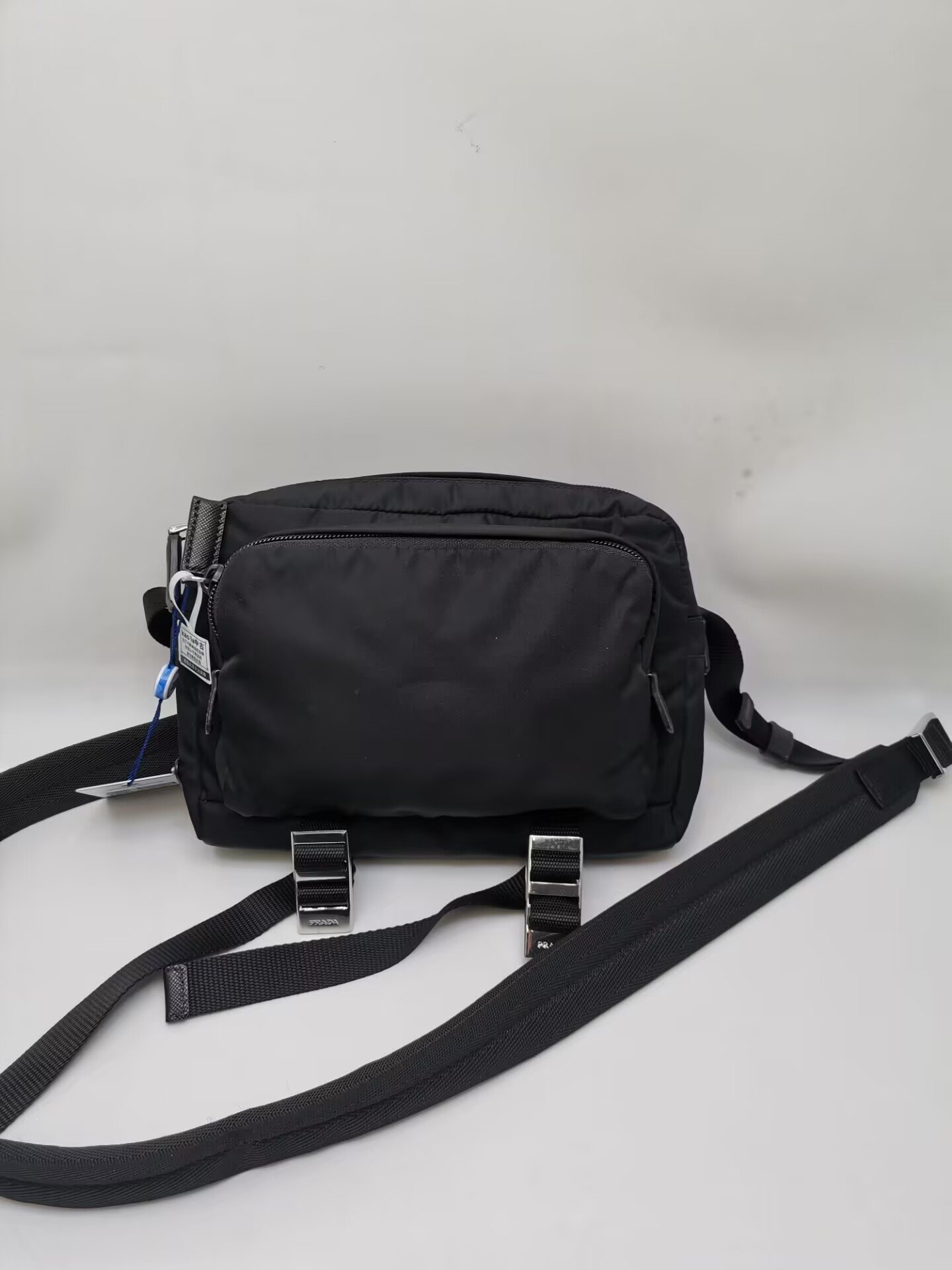 99新 Prada/普拉达 17587 97新 普拉达尼龙双扣邮差包