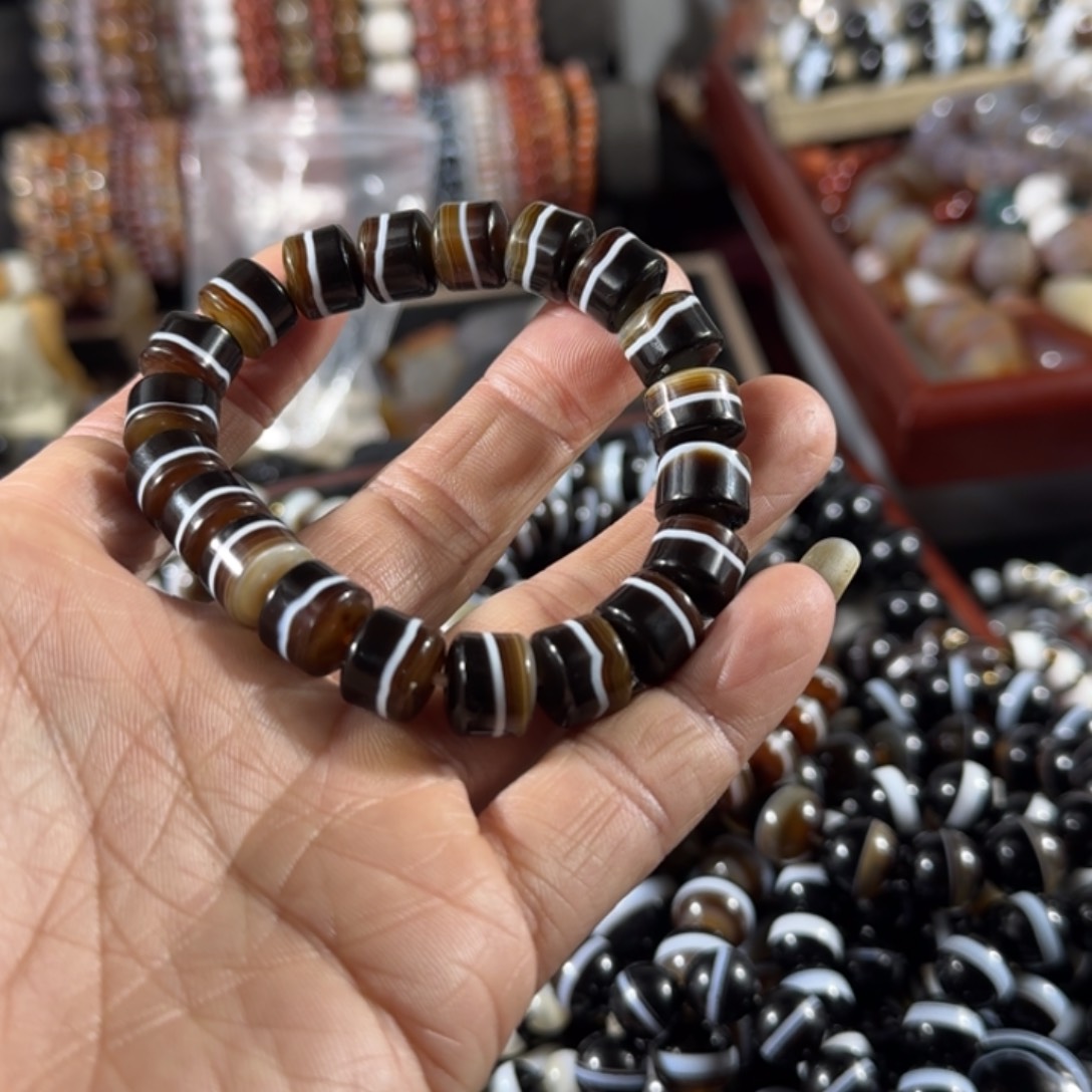 玛瑙/玉髓珠宝奇石未镶嵌奶**尊