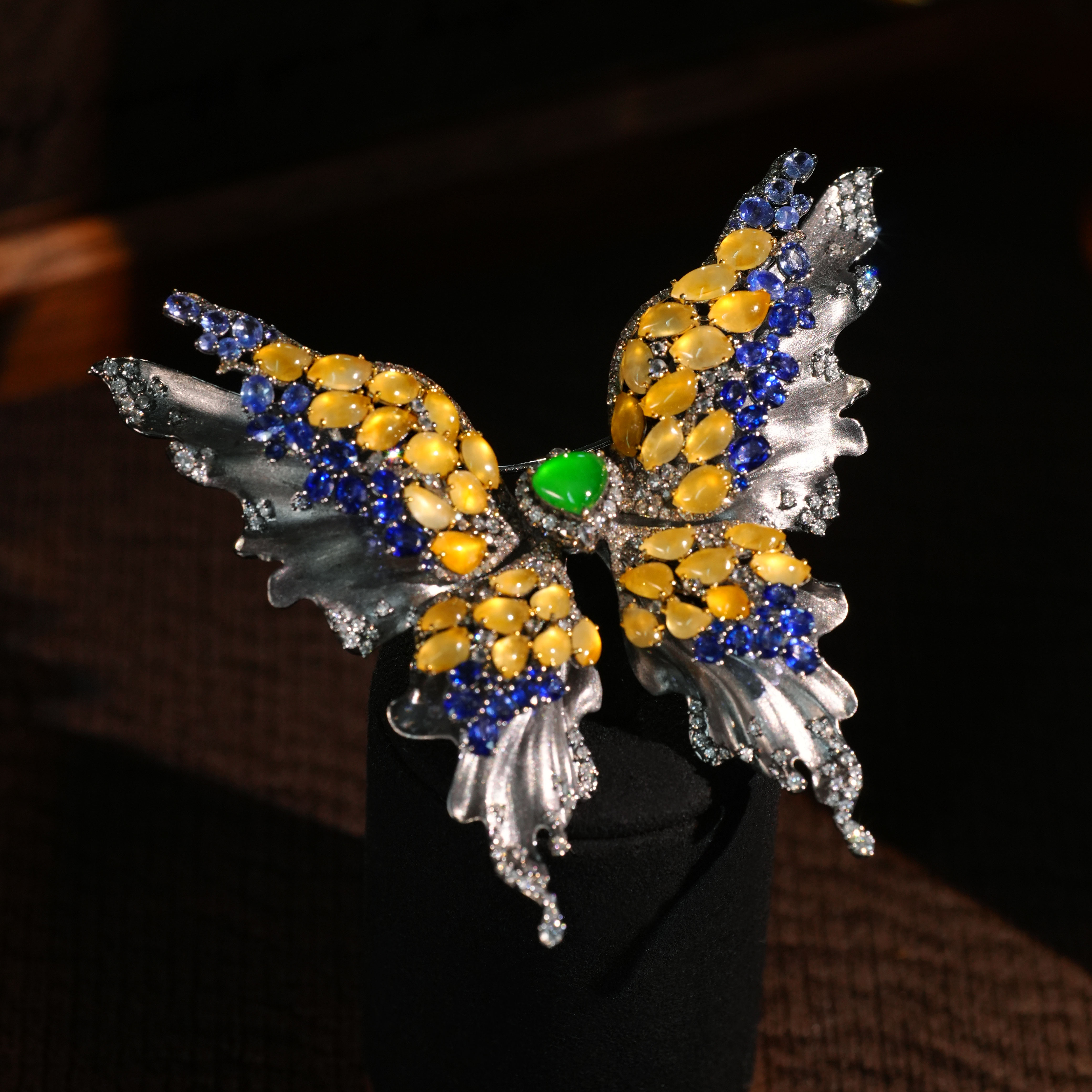 金钰顺高端设计款缅甸翡翠蝴蝶胸针18K金重金镶嵌高冰翡翠裸石