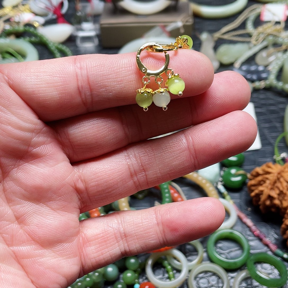 未镶嵌手链和田玉耳饰