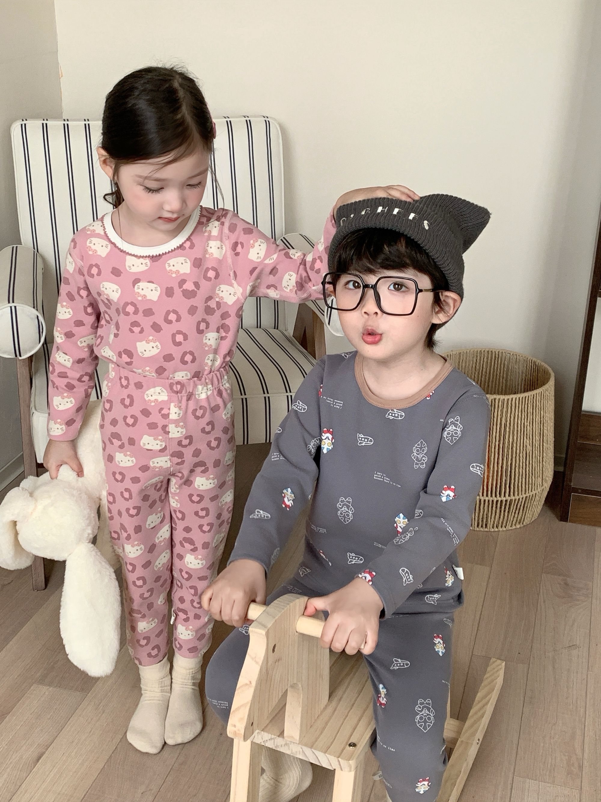 爱啦西瓜档儿童秋冬300克纯棉加厚舒绒家居服套装A类无骨秋衣秋裤