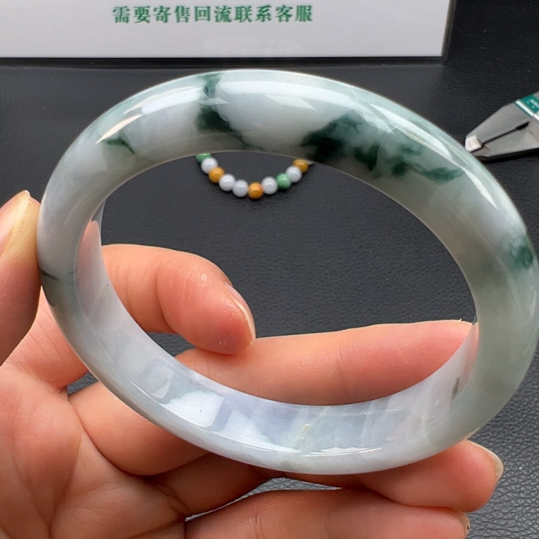 翡翠手镯未镶嵌翡翠手镯