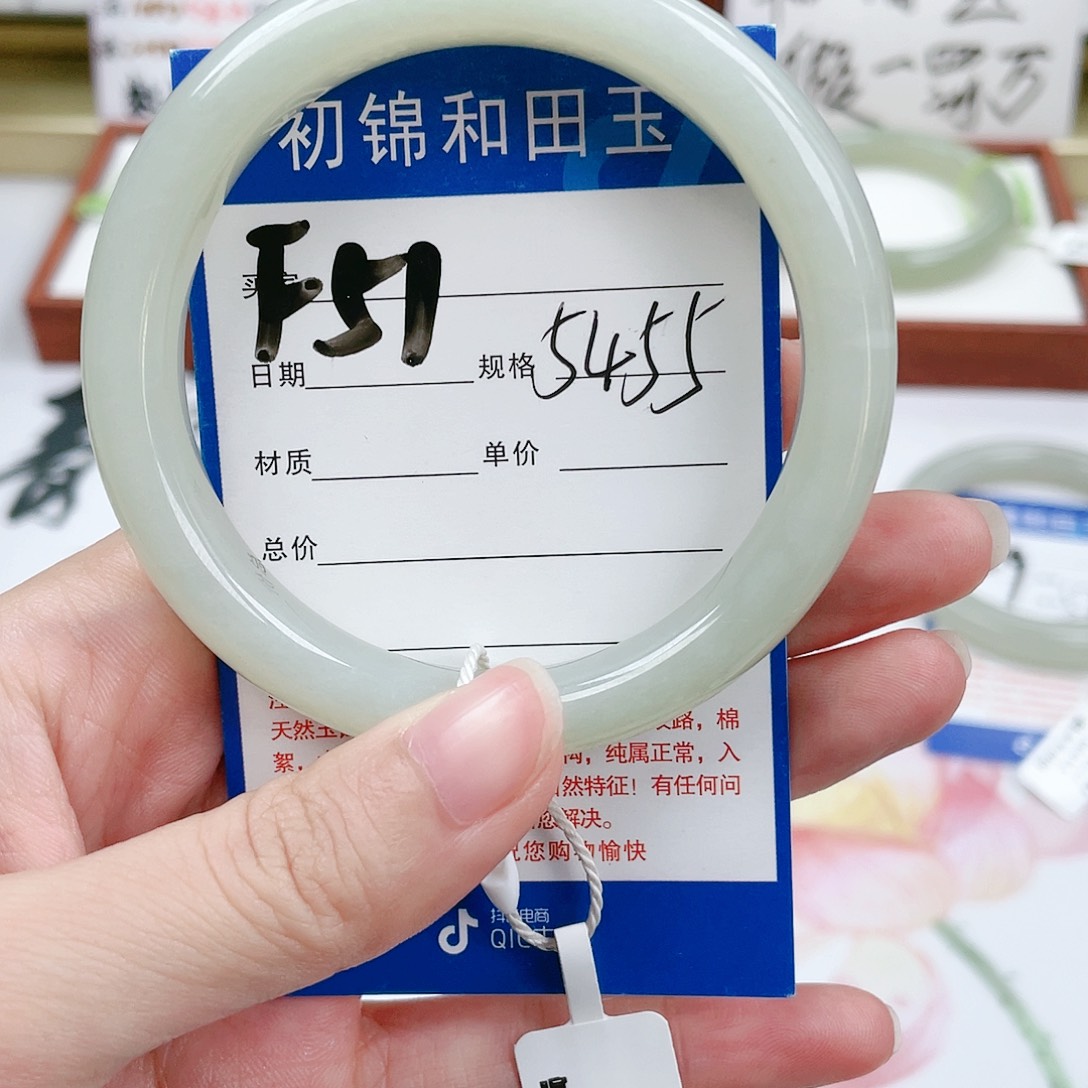 和田玉手镯未镶嵌