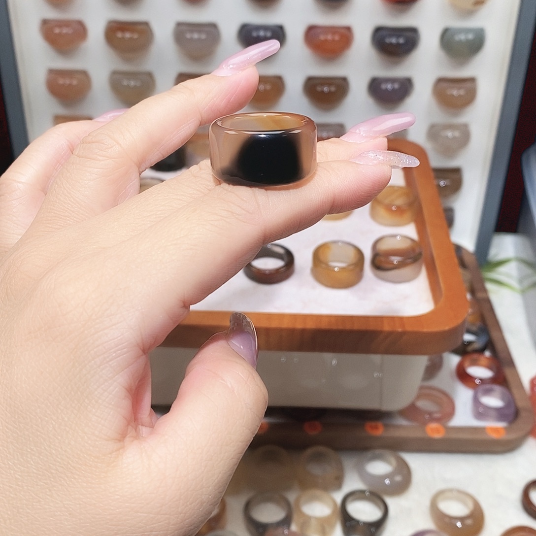 郑***装玛瑙/玉髓未镶嵌戒指港19