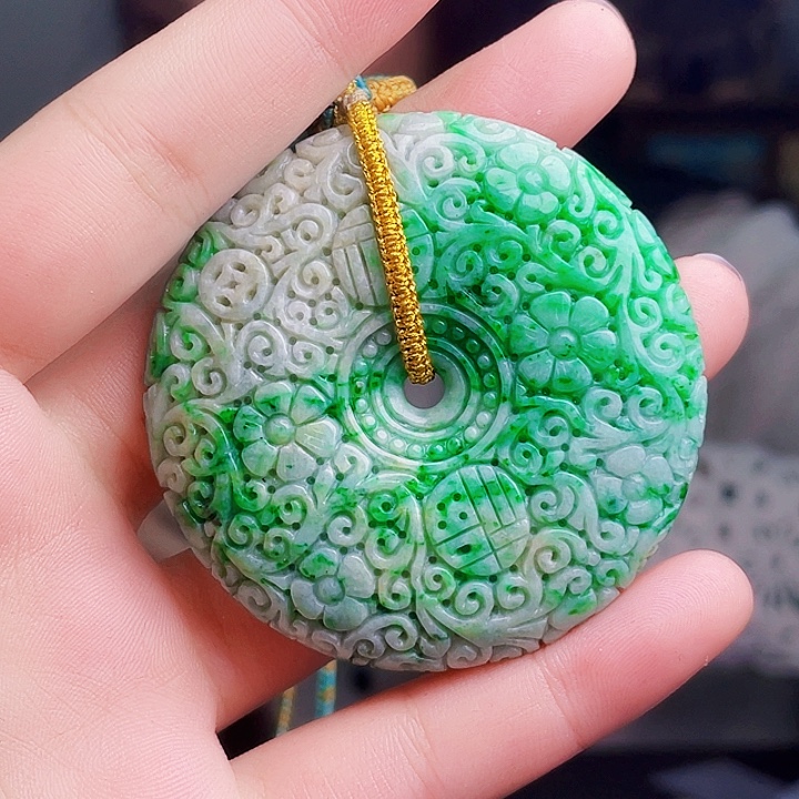 翡翠未镶嵌颈饰多样性