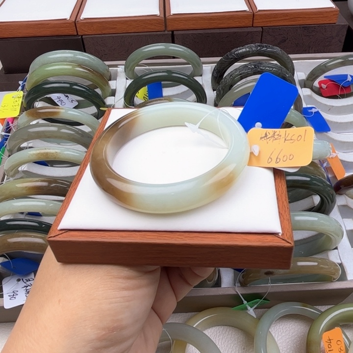 未镶嵌手镯和田玉七月