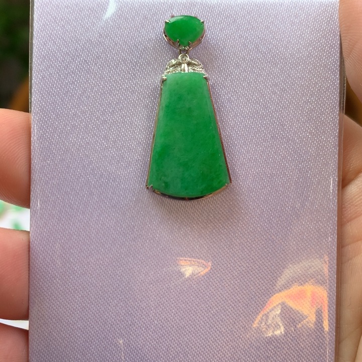 翡翠颈饰18K金镶嵌翡翠翡翠吊坠