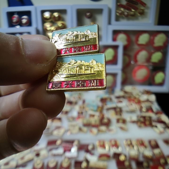 阿***利爷爷金属像章纪念