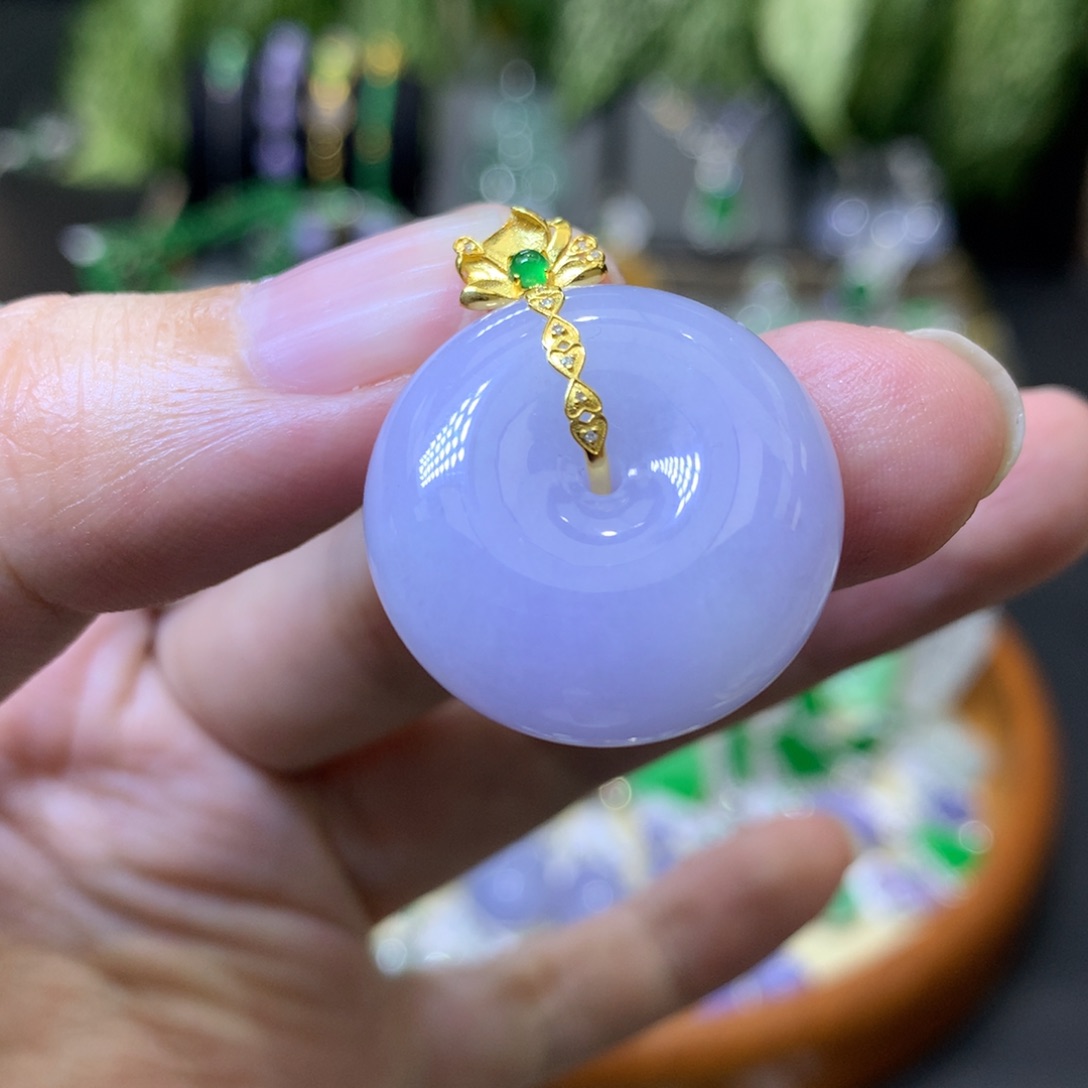 颈饰18K金镶嵌翡翠