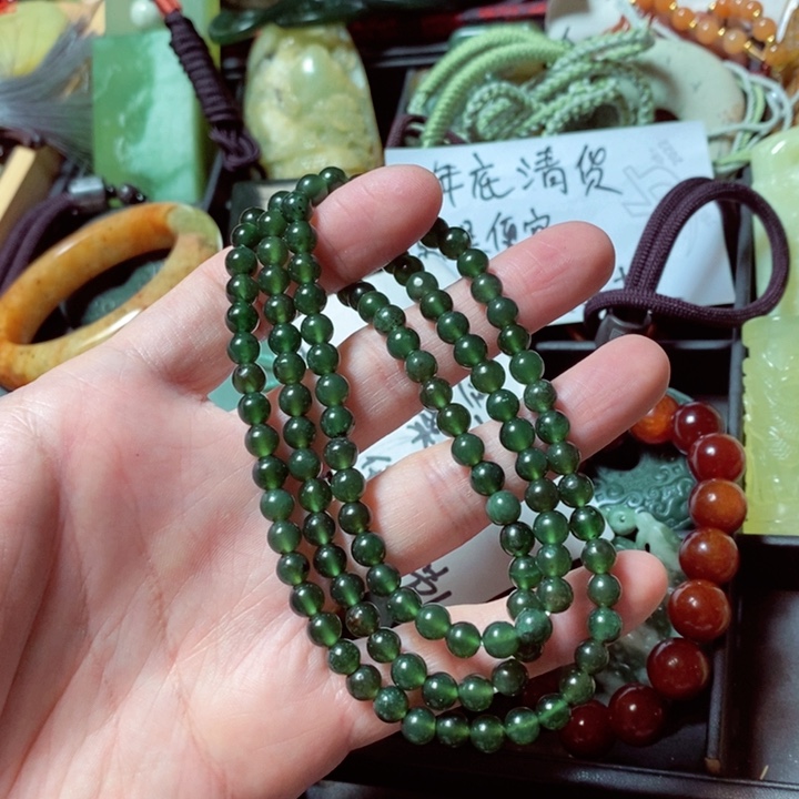 蛇纹石玉颈饰未镶嵌