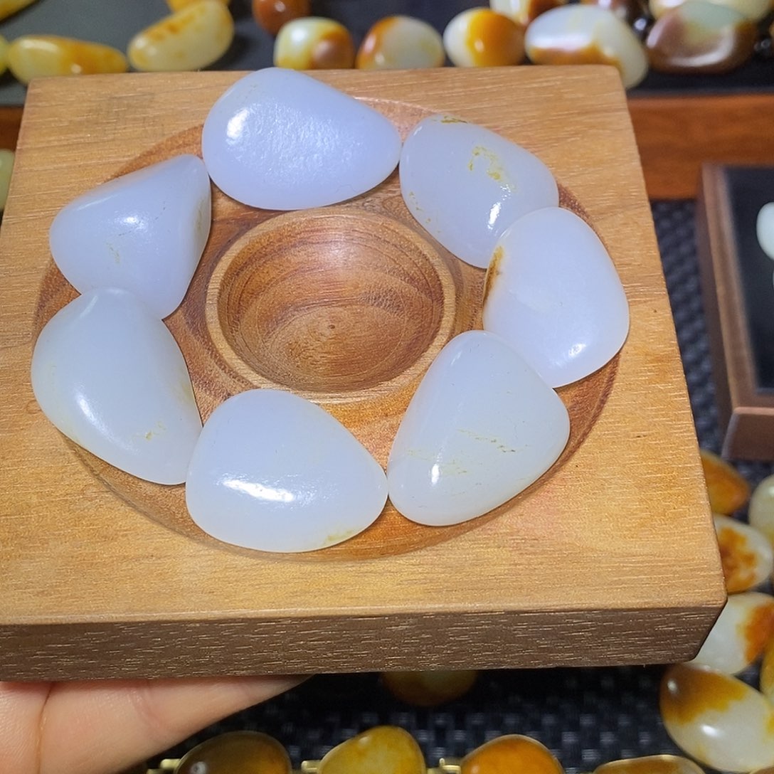 和田玉未镶嵌手串