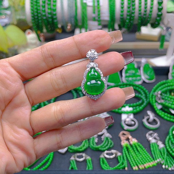 翡翠颈饰银S925镶嵌大*沫葫芦