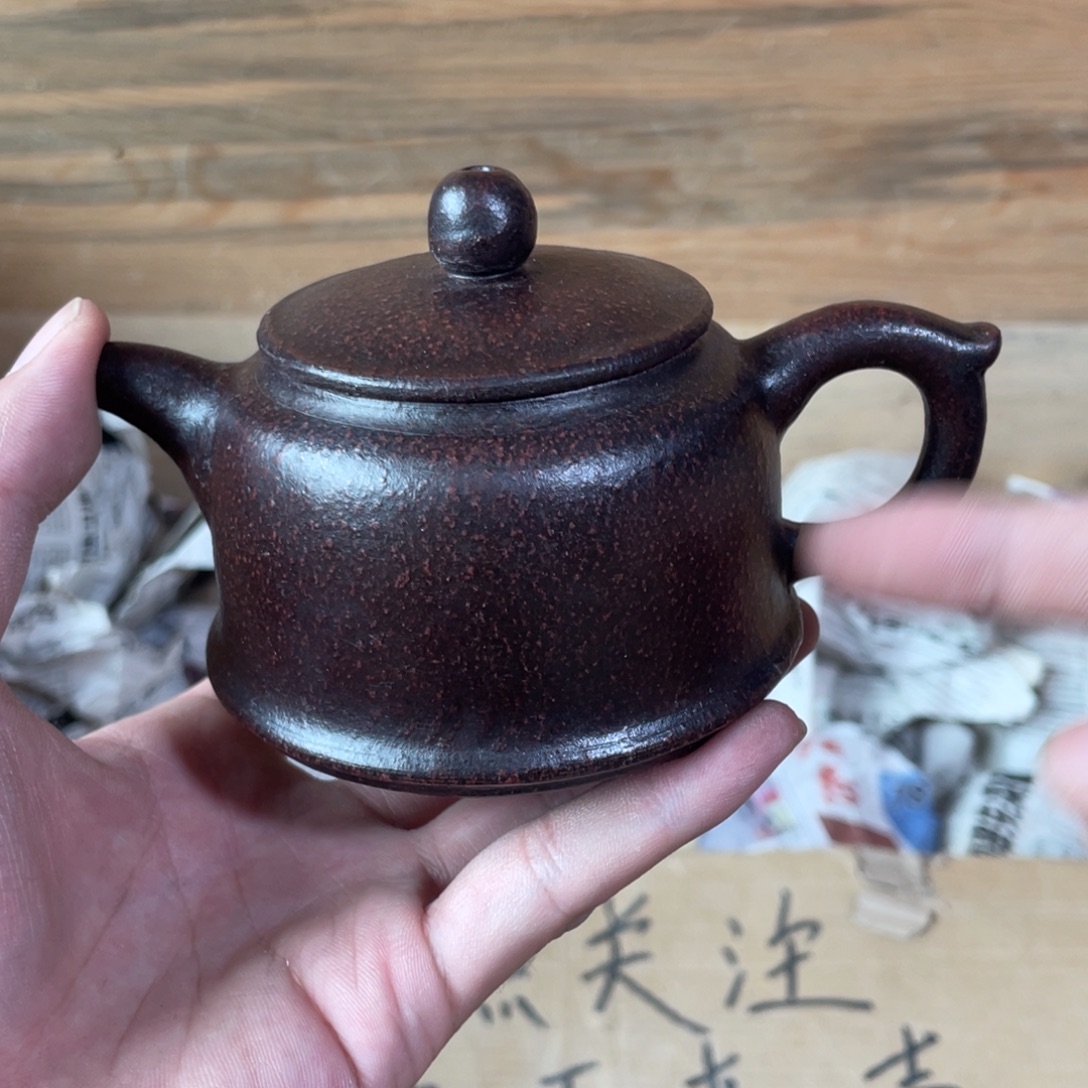 茶壶紫砂老厂紫砂壶一件。