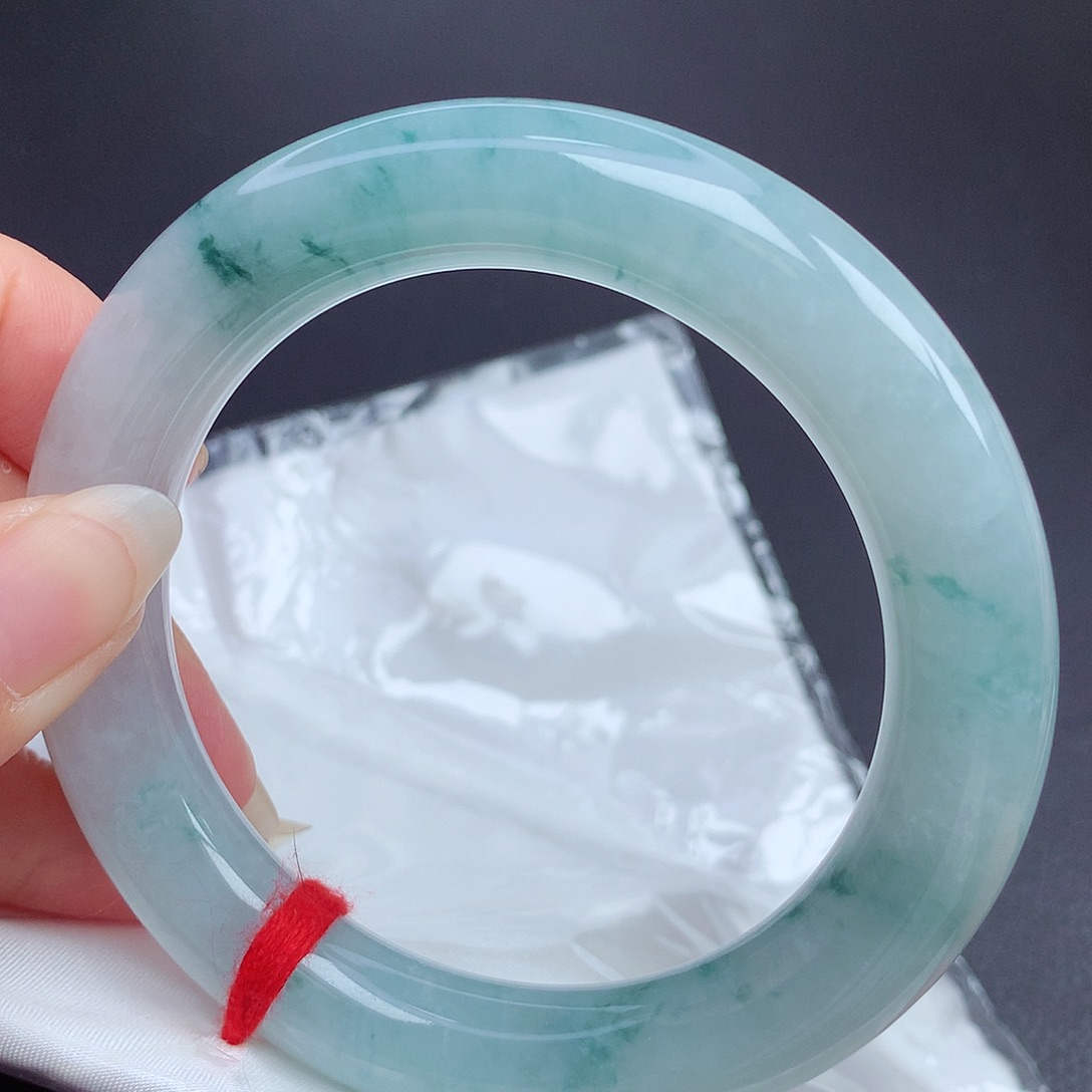 翡翠手镯（圆镯）未镶嵌60圈口