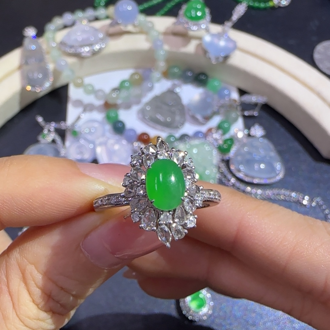 *****翡翠18K金镶嵌颈饰精品