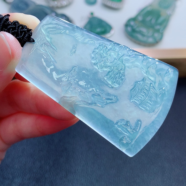 翡翠颈饰未镶嵌翡翠