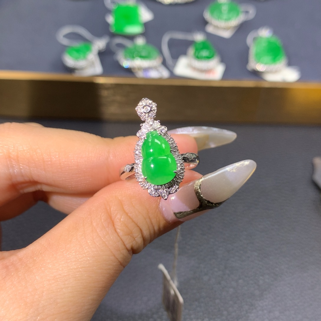 翡翠戒指18K金镶嵌…****心翡翠