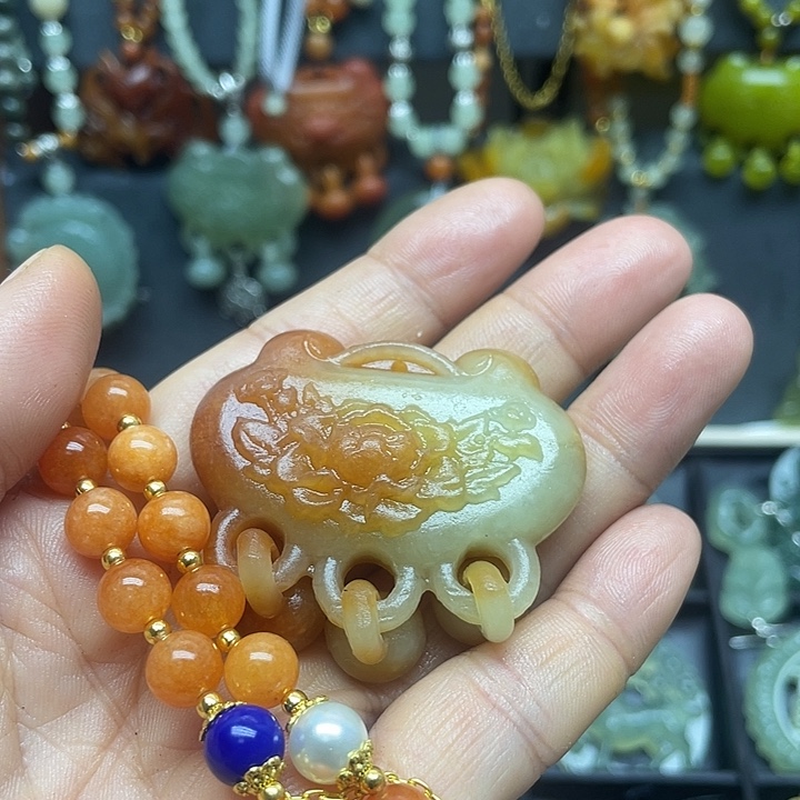 未镶嵌蛇纹石玉颈饰