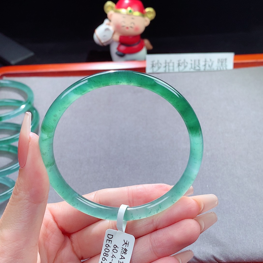 翡翠手镯未镶嵌天然