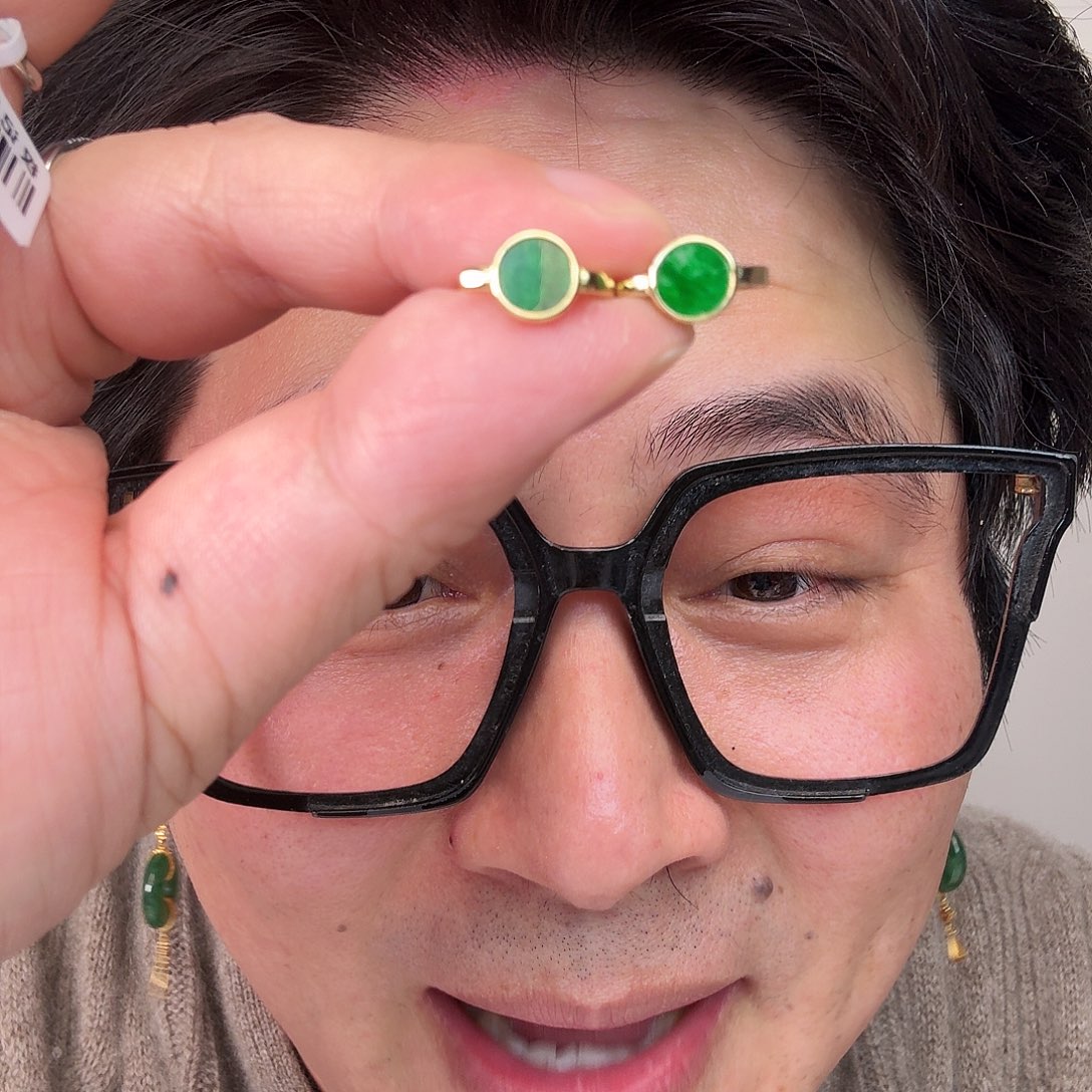 翡翠未镶嵌颈饰一对