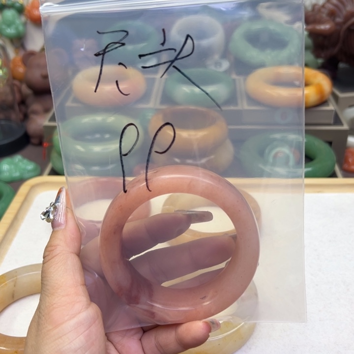 未镶嵌手镯石英岩玉尽**！