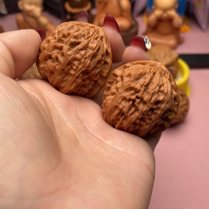 文玩核桃吊坠白狮子38尺有修