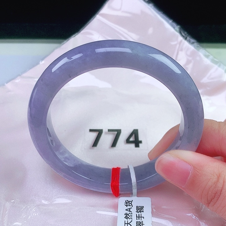 翡翠手镯未镶嵌翡翠手镯
